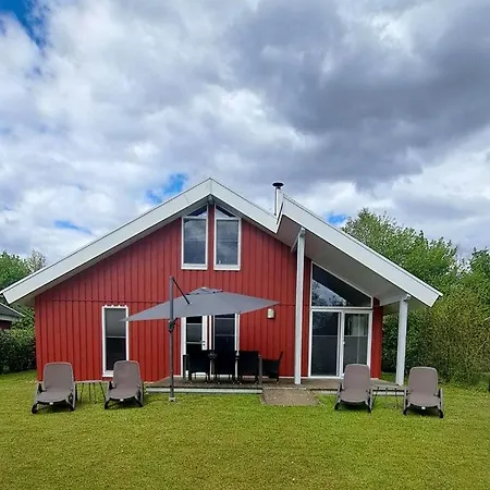 Friese, Direkt Am See, Mit Hauseigenem Tretboot, Hauseigener Sauna Sowie Whirlpool, Kamin, Eingezaeuntes Grundstueck, Direkter Naehe Kinderspieleparadies Sowie Reit- Und Ponyhof