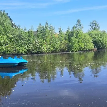 Friese, Direkt Am See, Mit Hauseigenem Tretboot, Hauseigener Sauna Sowie Whirlpool, Kamin, Eingezaeuntes Grundstueck, Direkter Naehe Kinderspieleparadies Sowie Reit- Und Ponyhof