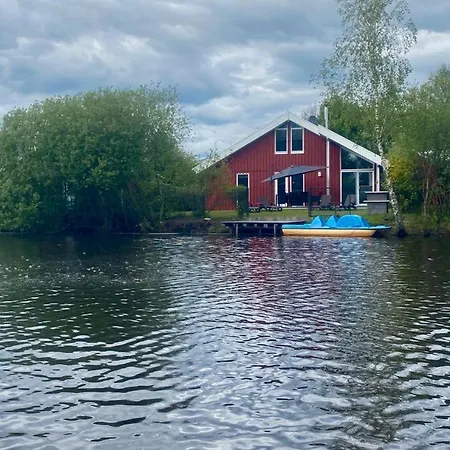 Nyaraló Friese, Direkt Am See, Mit Hauseigenem Tretboot, Hauseigener Sauna Sowie Whirlpool, Kamin, Eingezaeuntes Grundstueck, Direkter Naehe Kinderspieleparadies Sowie Reit- Und Ponyhof *