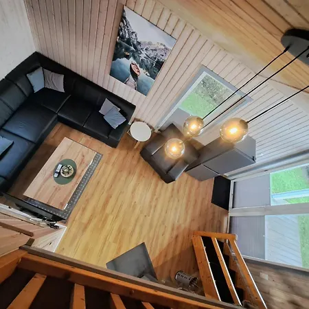 Friese, Direkt Am See, Mit Hauseigenem Tretboot, Hauseigener Sauna Sowie Whirlpool, Kamin, Eingezaeuntes Grundstueck, Direkter Naehe Kinderspieleparadies Sowie Reit- Und Ponyhof Nyaraló
