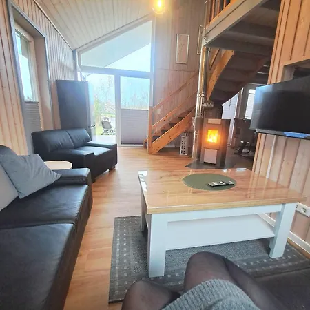 Friese, Direkt Am See, Mit Hauseigenem Tretboot, Hauseigener Sauna Sowie Whirlpool, Kamin, Eingezaeuntes Grundstueck, Direkter Naehe Kinderspieleparadies Sowie Reit- Und Ponyhof בית נופש Twist