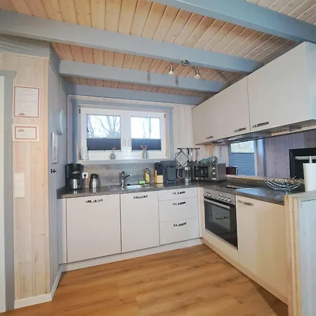 בית נופש Friese, Direkt Am See, Mit Hauseigenem Tretboot, Hauseigener Sauna Sowie Whirlpool, Kamin, Eingezaeuntes Grundstueck, Direkter Naehe Kinderspieleparadies Sowie Reit- Und Ponyhof Twist