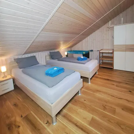 בית נופש Friese, Direkt Am See, Mit Hauseigenem Tretboot, Hauseigener Sauna Sowie Whirlpool, Kamin, Eingezaeuntes Grundstueck, Direkter Naehe Kinderspieleparadies Sowie Reit- Und Ponyhof *