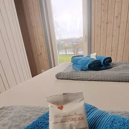 Friese, Direkt Am See, Mit Hauseigenem Tretboot, Hauseigener Sauna Sowie Whirlpool, Kamin, Eingezaeuntes Grundstueck, Direkter Naehe Kinderspieleparadies Sowie Reit- Und Ponyhof Nyaraló *