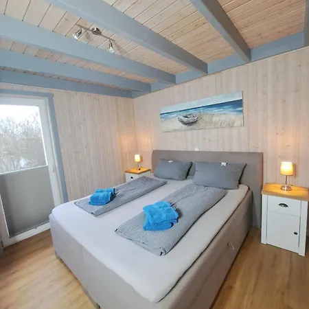 Friese, Direkt Am See, Mit Hauseigenem Tretboot, Hauseigener Sauna Sowie Whirlpool, Kamin, Eingezaeuntes Grundstueck, Direkter Naehe Kinderspieleparadies Sowie Reit- Und Ponyhof *