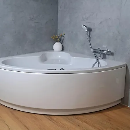 Friese, Direkt Am See, Mit Hauseigenem Tretboot, Hauseigener Sauna Sowie Whirlpool, Kamin, Eingezaeuntes Grundstueck, Direkter Naehe Kinderspieleparadies Sowie Reit- Und Ponyhof Nyaraló Twist