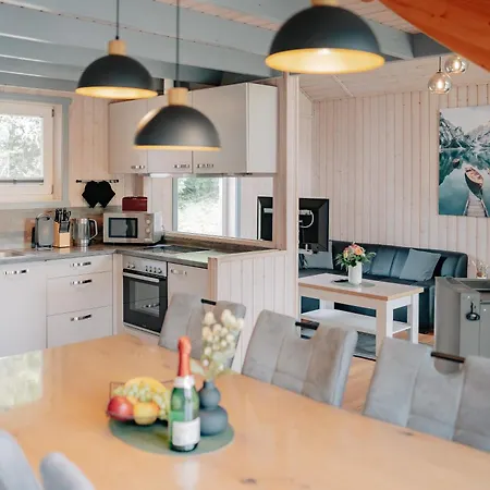 Dom wakacyjny Friese, Direkt Am See, Mit Hauseigenem Tretboot, Hauseigener Sauna Sowie Whirlpool, Kamin, Eingezaeuntes Grundstueck, Direkter Naehe Kinderspieleparadies Sowie Reit- Und Ponyhof Twist