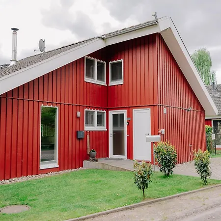 Friese, Direkt Am See, Mit Hauseigenem Tretboot, Hauseigener Sauna Sowie Whirlpool, Kamin, Eingezaeuntes Grundstueck, Direkter Naehe Kinderspieleparadies Sowie Reit- Und Ponyhof Dom wakacyjny *