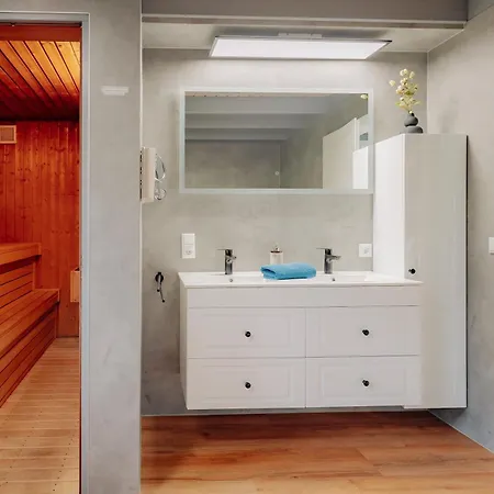 Friese, Direkt Am See, Mit Hauseigenem Tretboot, Hauseigener Sauna Sowie Whirlpool, Kamin, Eingezaeuntes Grundstueck, Direkter Naehe Kinderspieleparadies Sowie Reit- Und Ponyhof Twist