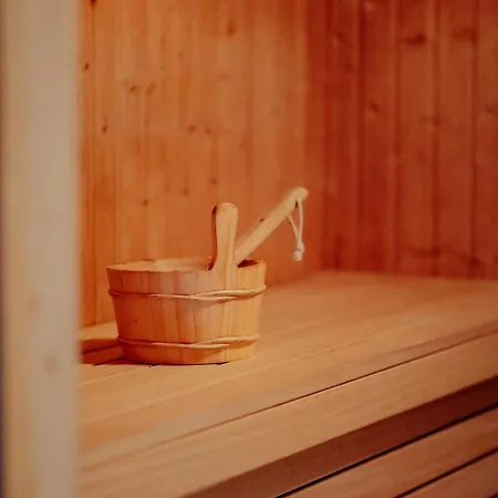 Friese, Direkt Am See, Mit Hauseigenem Tretboot, Hauseigener Sauna Sowie Whirlpool, Kamin, Eingezaeuntes Grundstueck, Direkter Naehe Kinderspieleparadies Sowie Reit- Und Ponyhof Nyaraló Twist