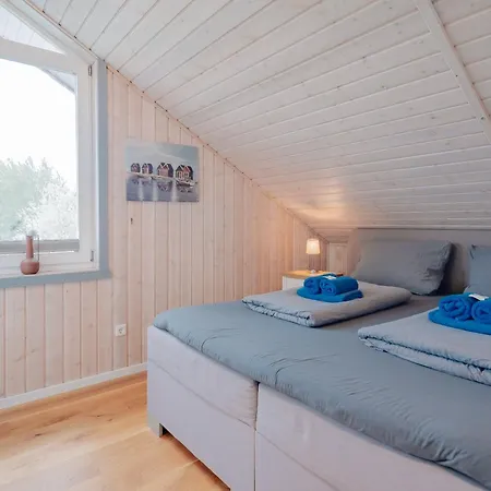 Dom wakacyjny Friese, Direkt Am See, Mit Hauseigenem Tretboot, Hauseigener Sauna Sowie Whirlpool, Kamin, Eingezaeuntes Grundstueck, Direkter Naehe Kinderspieleparadies Sowie Reit- Und Ponyhof Twist
