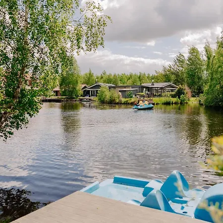 Friese, Direkt Am See, Mit Hauseigenem Tretboot, Hauseigener Sauna Sowie Whirlpool, Kamin, Eingezaeuntes Grundstueck, Direkter Naehe Kinderspieleparadies Sowie Reit- Und Ponyhof
