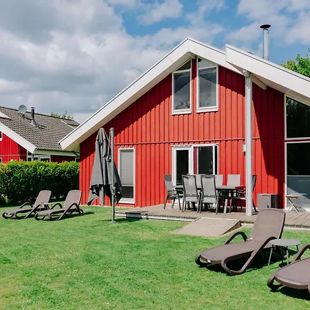 Friese, Direkt Am See, Mit Hauseigenem Tretboot, Hauseigener Sauna Sowie Whirlpool, Kamin, Eingezaeuntes Grundstueck, Direkter Naehe Kinderspieleparadies Sowie Reit- Und Ponyhof Dom wakacyjny *