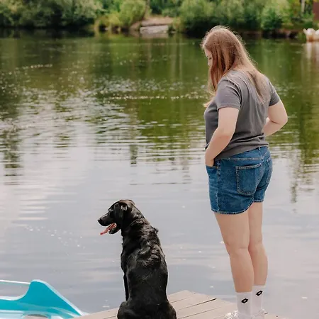 Nyaraló Friese, Direkt Am See, Mit Hauseigenem Tretboot, Hauseigener Sauna Sowie Whirlpool, Kamin, Eingezaeuntes Grundstueck, Direkter Naehe Kinderspieleparadies Sowie Reit- Und Ponyhof Twist