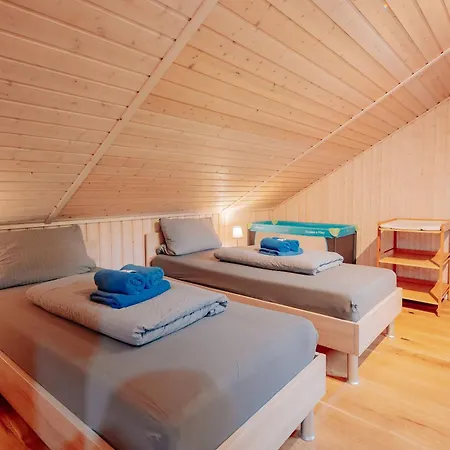 Friese, Direkt Am See, Mit Hauseigenem Tretboot, Hauseigener Sauna Sowie Whirlpool, Kamin, Eingezaeuntes Grundstueck, Direkter Naehe Kinderspieleparadies Sowie Reit- Und Ponyhof Dom wakacyjny