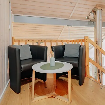 Friese, Direkt Am See, Mit Hauseigenem Tretboot, Hauseigener Sauna Sowie Whirlpool, Kamin, Eingezaeuntes Grundstueck, Direkter Naehe Kinderspieleparadies Sowie Reit- Und Ponyhof *