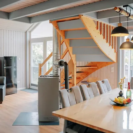 Friese, Direkt Am See, Mit Hauseigenem Tretboot, Hauseigener Sauna Sowie Whirlpool, Kamin, Eingezaeuntes Grundstueck, Direkter Naehe Kinderspieleparadies Sowie Reit- Und Ponyhof Nyaraló *