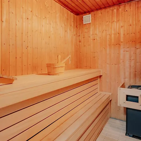 Friese, Direkt Am See, Mit Hauseigenem Tretboot, Hauseigener Sauna Sowie Whirlpool, Kamin, Eingezaeuntes Grundstueck, Direkter Naehe Kinderspieleparadies Sowie Reit- Und Ponyhof Nyaraló Twist