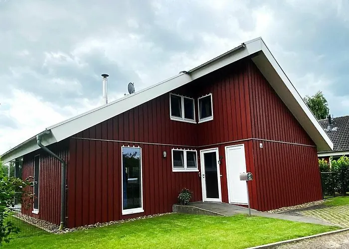 Vakantiehuis Friese, Direkt Am See, Mit Hauseigenem Tretboot, Hauseigener Sauna Sowie Whirlpool, Kamin, Eingezaeuntes Grundstueck, Direkter Naehe Kinderspieleparadies Sowie Reit- Und Ponyhof