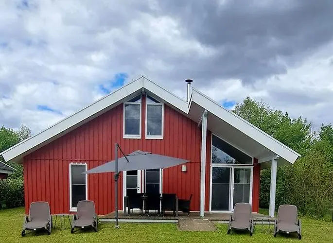 Friese, Direkt Am See, Mit Hauseigenem Tretboot, Hauseigener Sauna Sowie Whirlpool, Kamin, Eingezaeuntes Grundstueck, Direkter Naehe Kinderspieleparadies Sowie Reit- Und Ponyhof