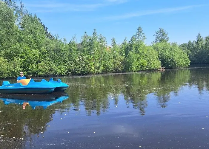 Friese, Direkt Am See, Mit Hauseigenem Tretboot, Hauseigener Sauna Sowie Whirlpool, Kamin, Eingezaeuntes Grundstueck, Direkter Naehe Kinderspieleparadies Sowie Reit- Und Ponyhof