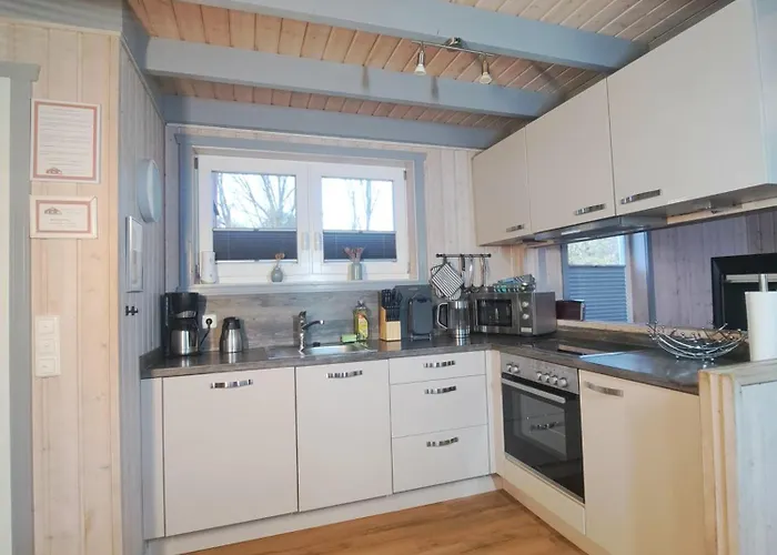 Vakantiehuis Friese, Direkt Am See, Mit Hauseigenem Tretboot, Hauseigener Sauna Sowie Whirlpool, Kamin, Eingezaeuntes Grundstueck, Direkter Naehe Kinderspieleparadies Sowie Reit- Und Ponyhof Twist