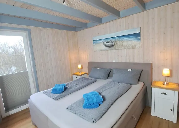 Friese, Direkt Am See, Mit Hauseigenem Tretboot, Hauseigener Sauna Sowie Whirlpool, Kamin, Eingezaeuntes Grundstueck, Direkter Naehe Kinderspieleparadies Sowie Reit- Und Ponyhof *