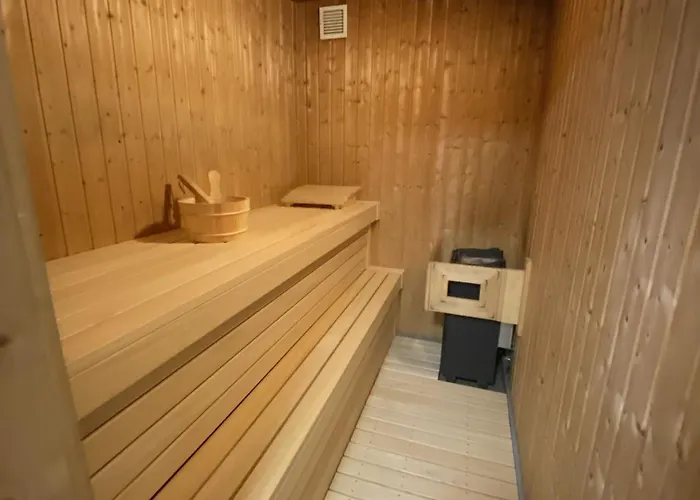 Friese, Direkt Am See, Mit Hauseigenem Tretboot, Hauseigener Sauna Sowie Whirlpool, Kamin, Eingezaeuntes Grundstueck, Direkter Naehe Kinderspieleparadies Sowie Reit- Und Ponyhof Vakantiehuis
