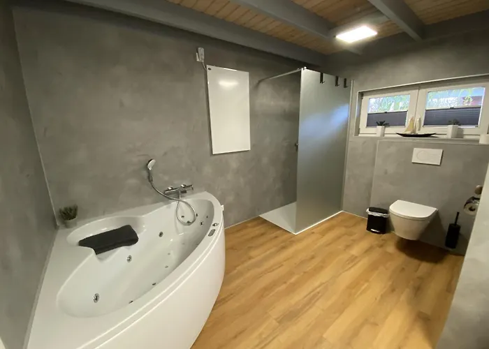 Friese, Direkt Am See, Mit Hauseigenem Tretboot, Hauseigener Sauna Sowie Whirlpool, Kamin, Eingezaeuntes Grundstueck, Direkter Naehe Kinderspieleparadies Sowie Reit- Und Ponyhof Vakantiehuis Twist