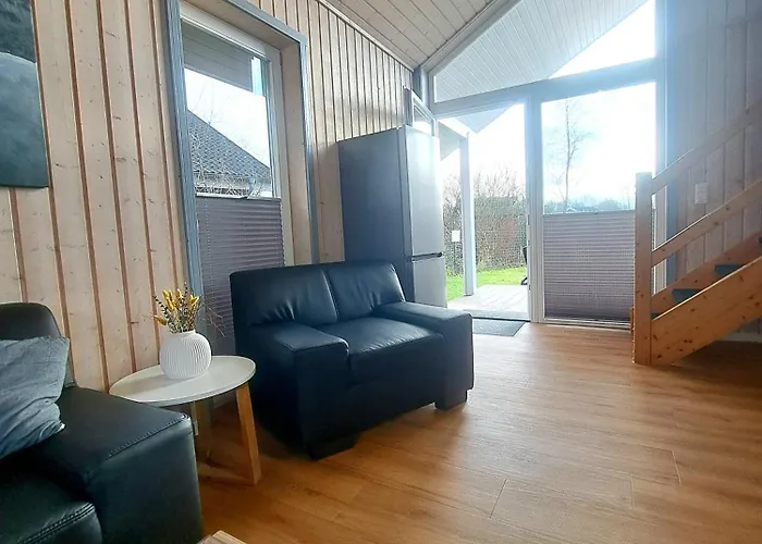 Vakantiehuis Friese, Direkt Am See, Mit Hauseigenem Tretboot, Hauseigener Sauna Sowie Whirlpool, Kamin, Eingezaeuntes Grundstueck, Direkter Naehe Kinderspieleparadies Sowie Reit- Und Ponyhof *