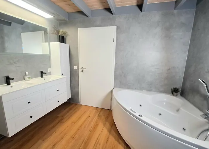 Friese, Direkt Am See, Mit Hauseigenem Tretboot, Hauseigener Sauna Sowie Whirlpool, Kamin, Eingezaeuntes Grundstueck, Direkter Naehe Kinderspieleparadies Sowie Reit- Und Ponyhof Vakantiehuis Twist